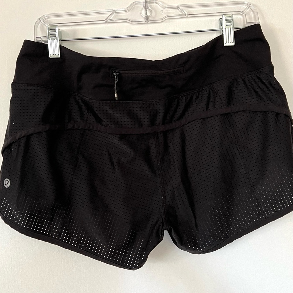 Run Times 2.5” inseam. Gently used/good condition